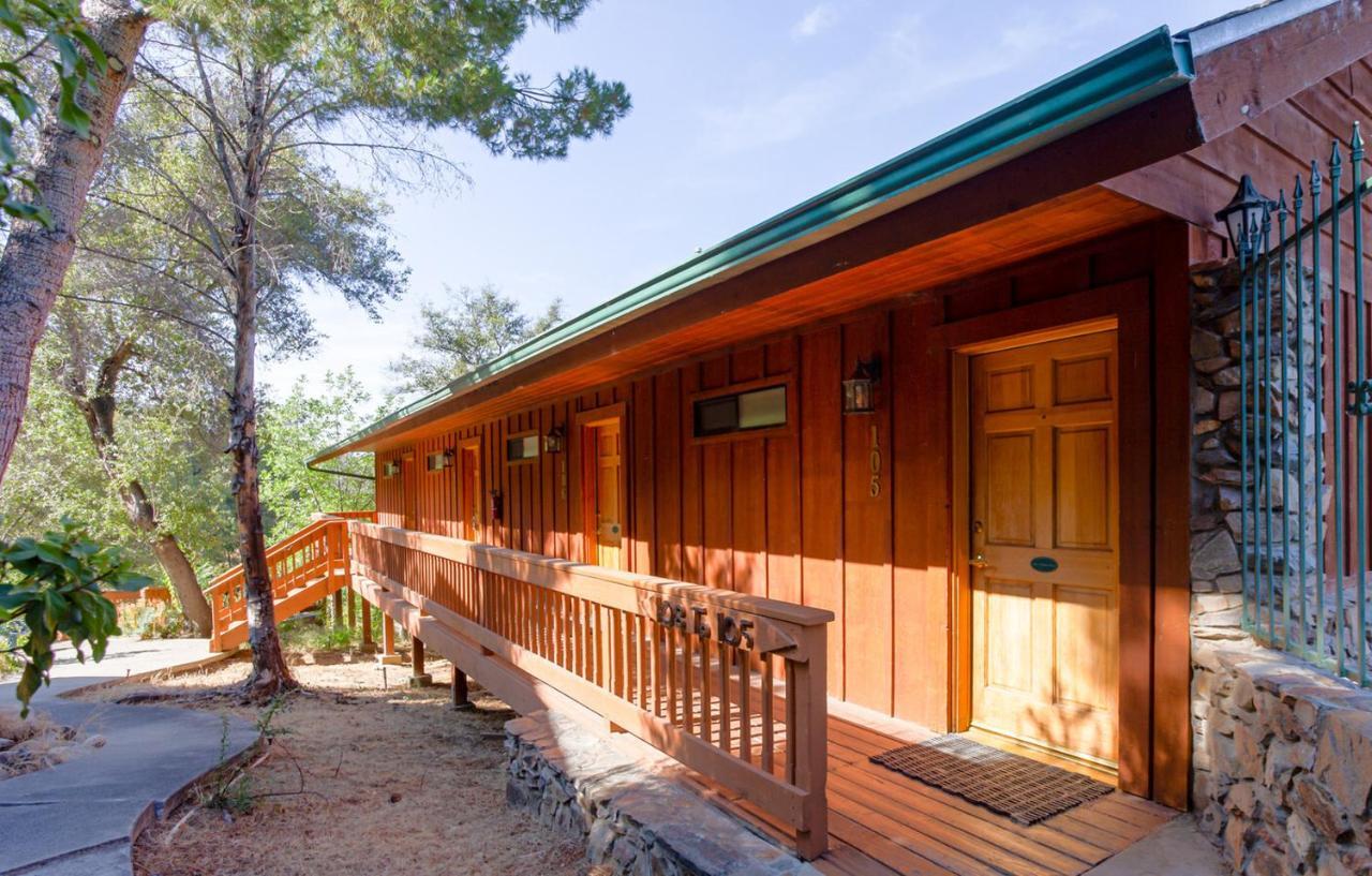 Lodge Whispering Pines