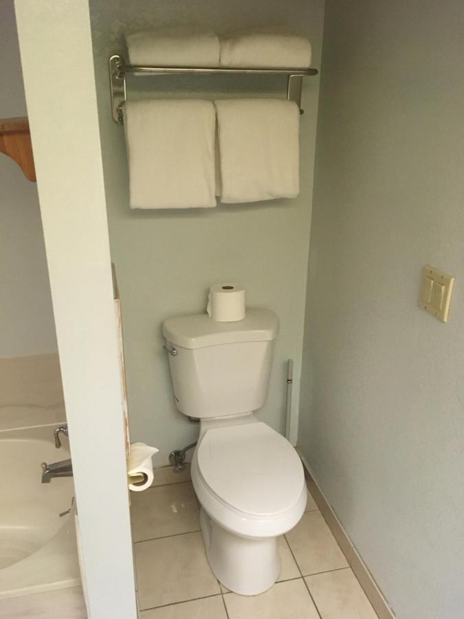 Lodge Whispering Pines Kernville