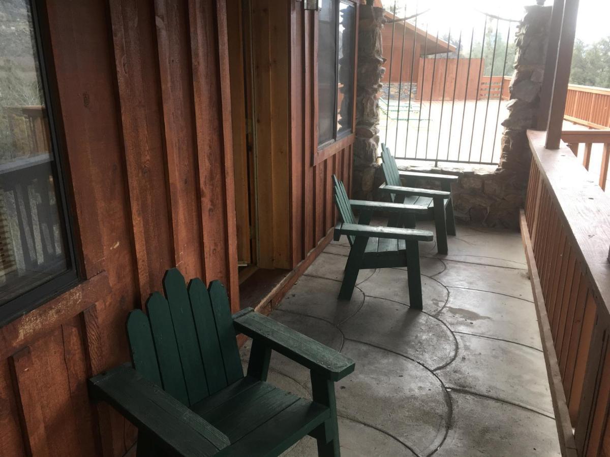 Lodge Whispering Pines