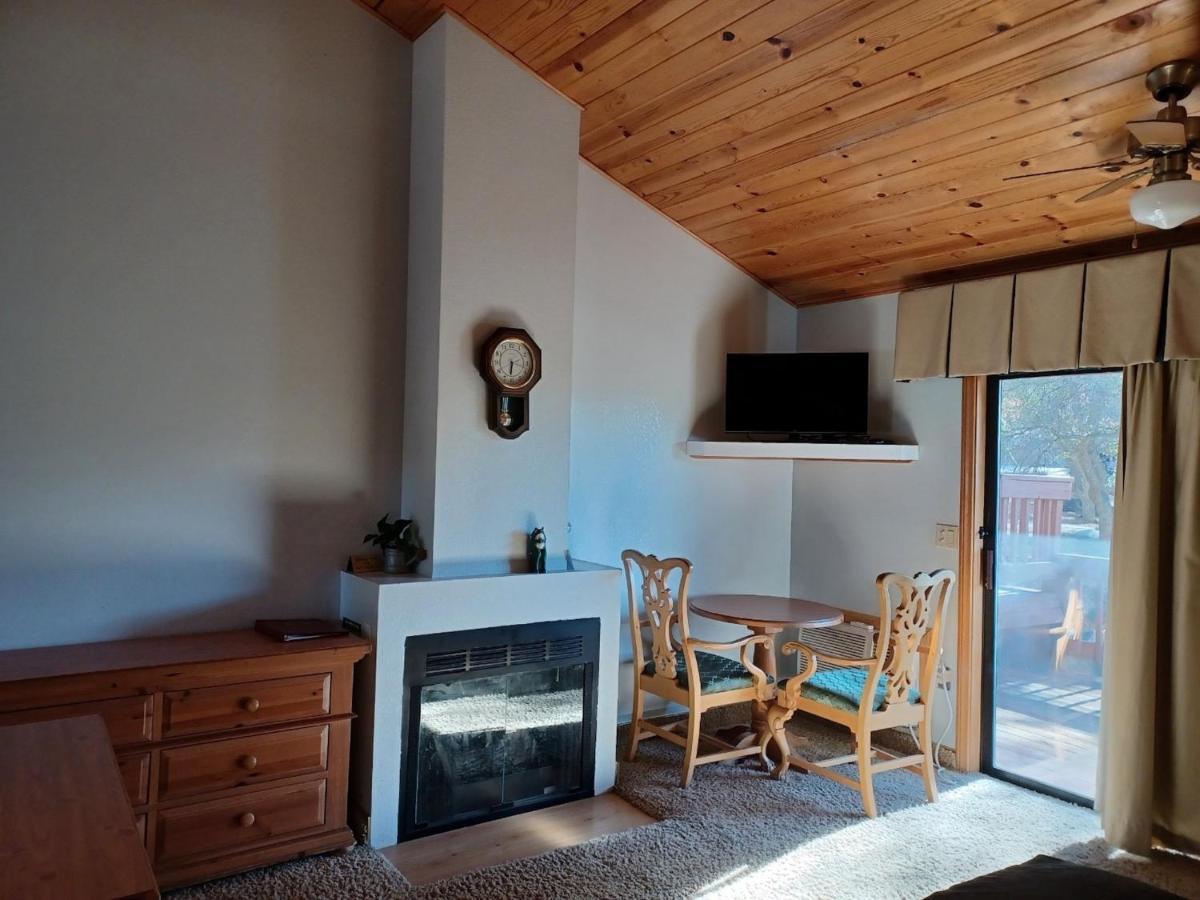 Whispering Pines Lodge *