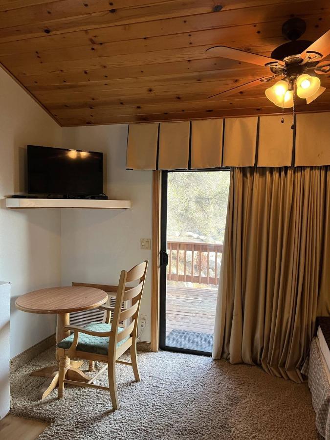 Whispering Pines Lodge Kernville