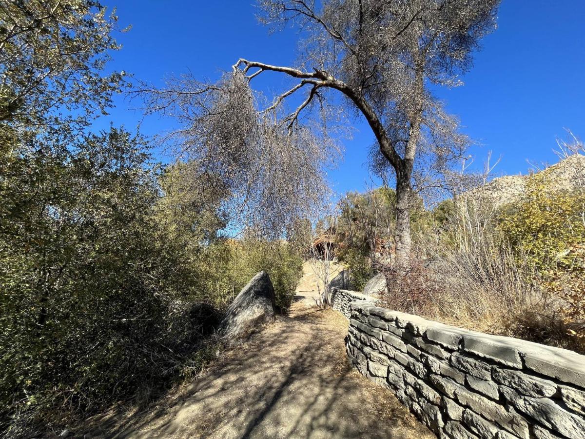 Whispering Pines * Kernville