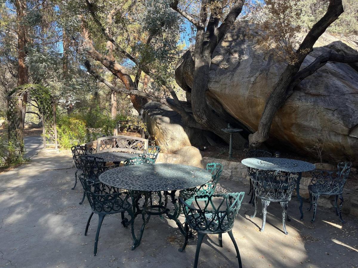 Whispering Pines * Kernville