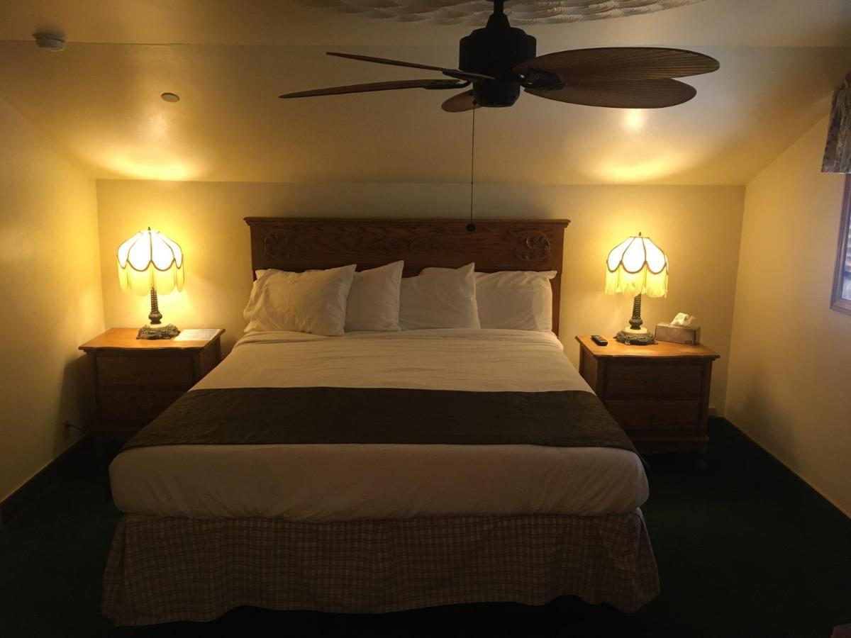Whispering Pines Lodge *