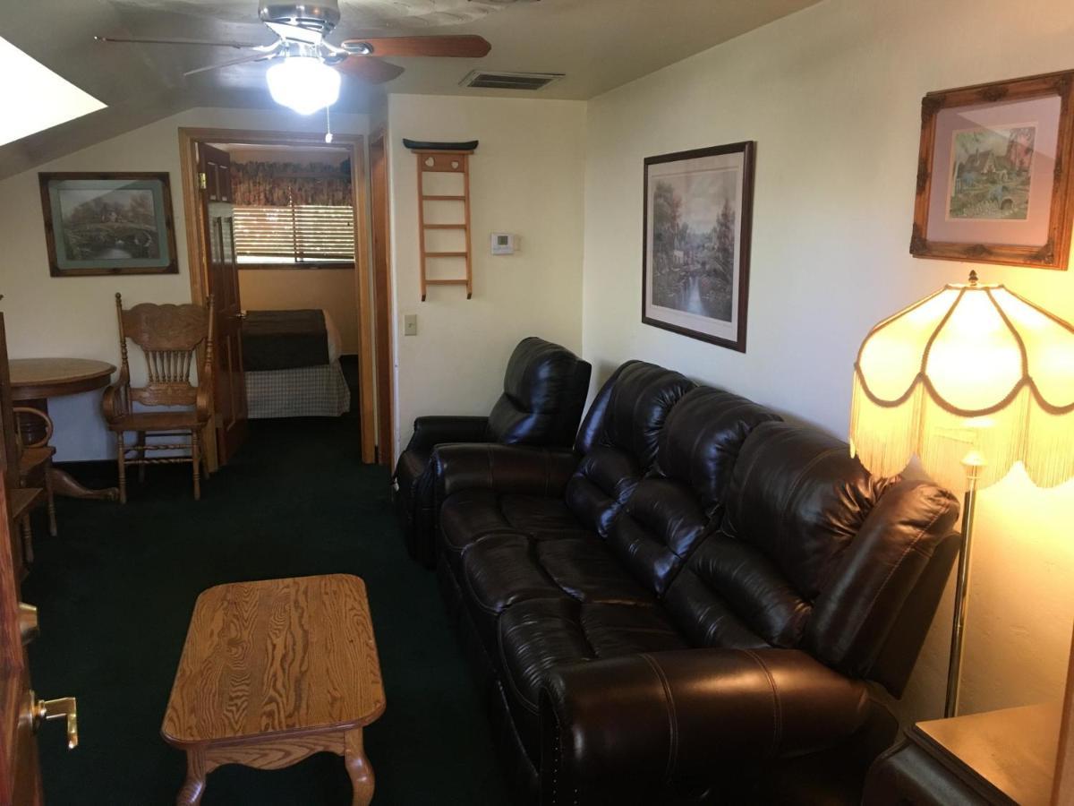 Whispering Pines Lodge