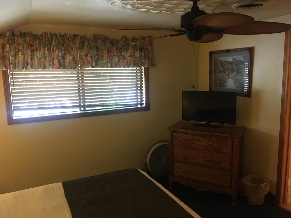 Whispering Pines * Kernville