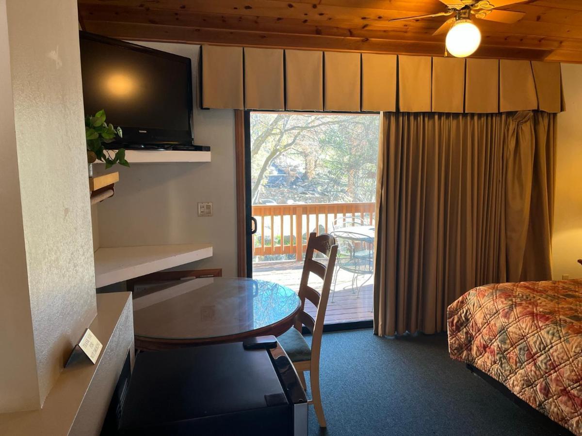 Whispering Pines * Kernville