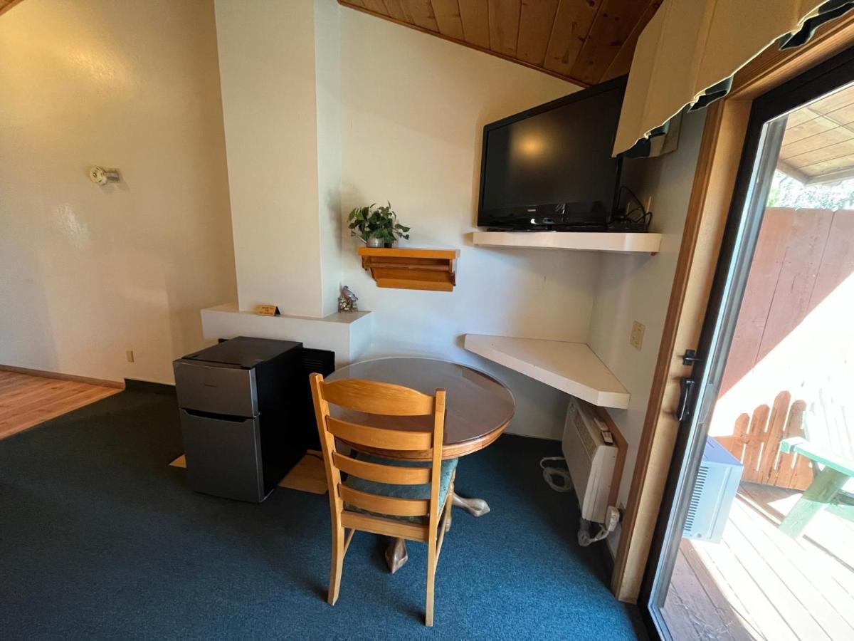 Lodge Whispering Pines Kernville