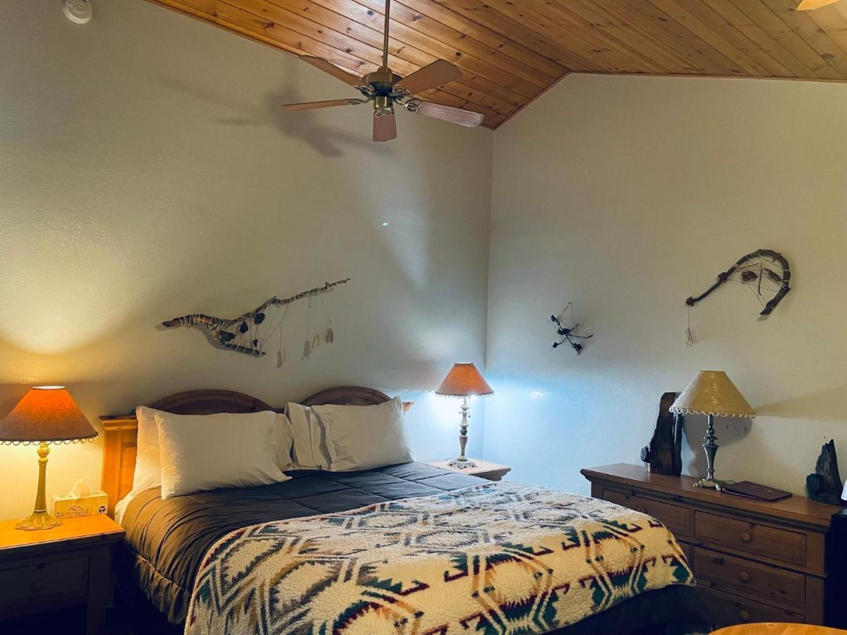 Whispering Pines * Kernville