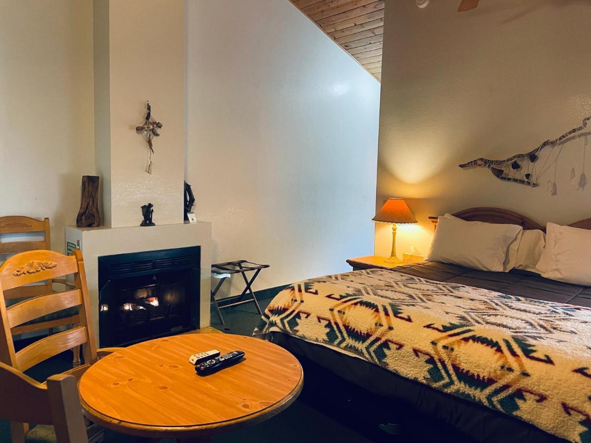 Whispering Pines * Kernville
